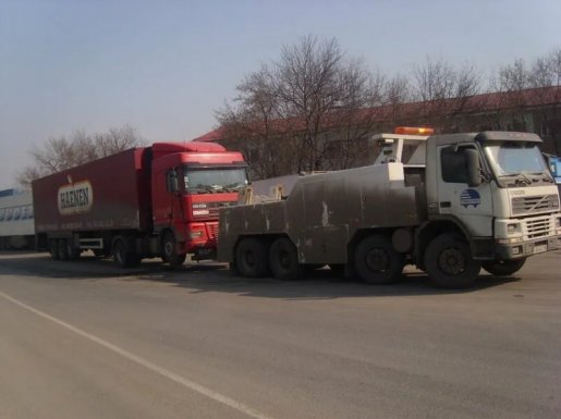 Эвакуация грузовой техники. Техпомощь стоимость услуг и где заказать - Горно-Алтайск