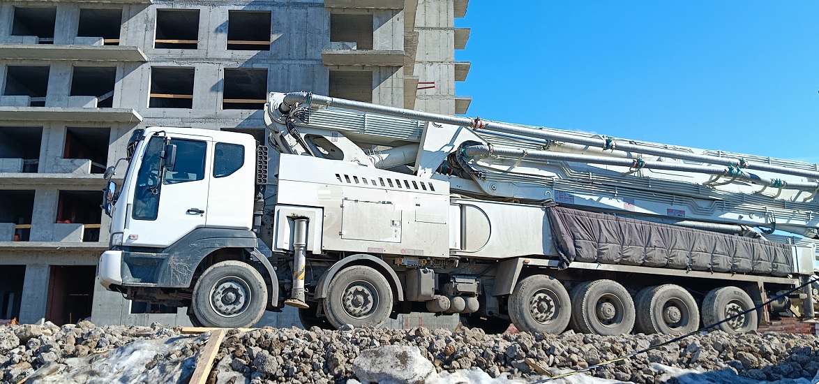 Услуги и заказ бетононасосов для заливки бетона в Чемале